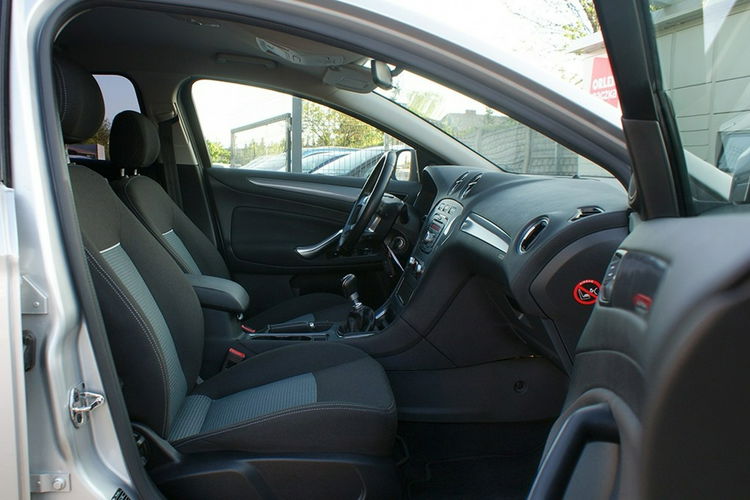 Ford Mondeo zdjęcie 9