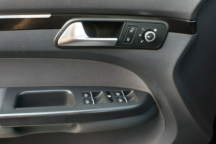 Volkswagen Touran zdjęcie 24
