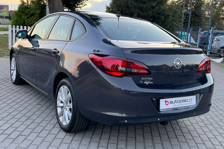 Opel Astra Benzyna Sedan Gwarancja zdjęcie 2