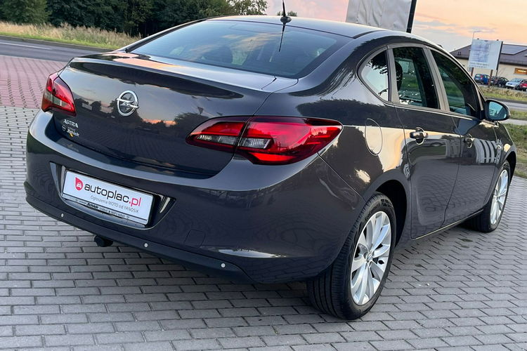 Opel Astra Benzyna Sedan Gwarancja zdjęcie 4