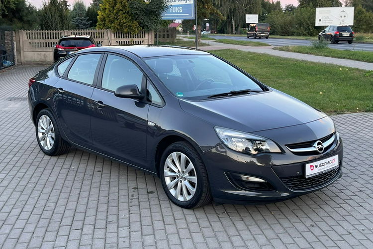 Opel Astra Benzyna Sedan Gwarancja zdjęcie 7