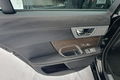 samochód osobowy Jaguar zdjęcie 21
