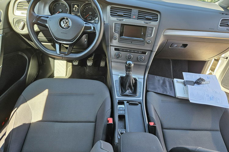 Volkswagen Golf Klimatyzacja / Podgrzewane fotele / Komputer / 4 cylindry zdjęcie 10