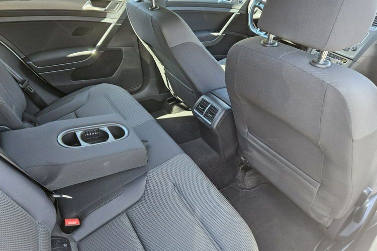 Volkswagen Golf Klimatyzacja / Podgrzewane fotele / Komputer / 4 cylindry zdjęcie 22