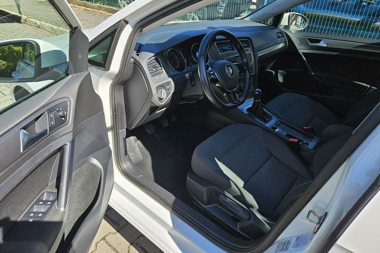 Volkswagen Golf Klimatyzacja / Podgrzewane fotele / Komputer / 4 cylindry zdjęcie 6