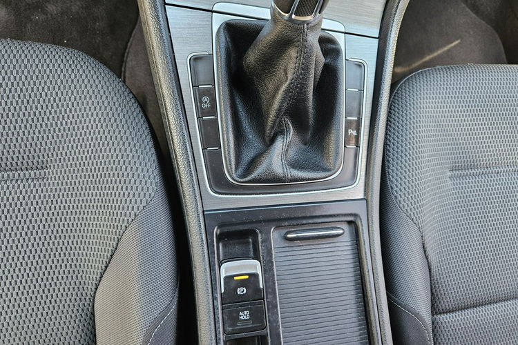 Volkswagen Golf Klimatyzacja / Podgrzewane fotele / Komputer / 4 cylindry zdjęcie 7