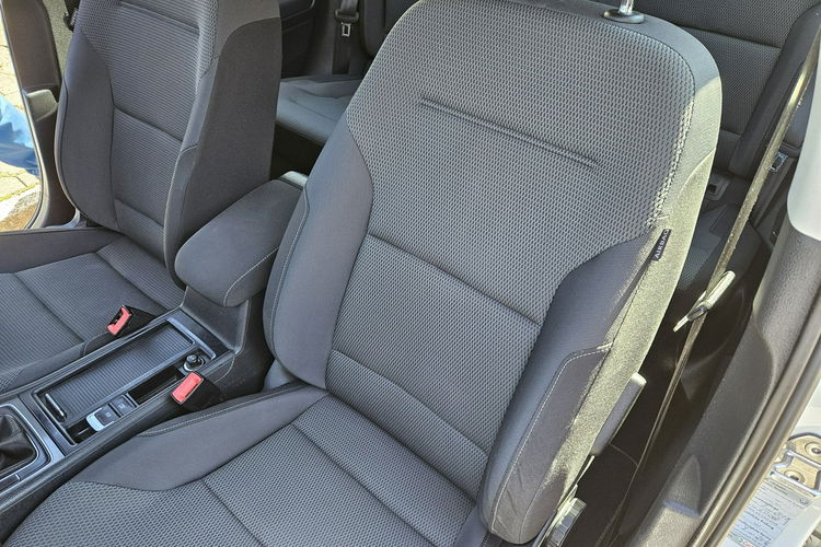 Volkswagen Golf Klimatyzacja / Podgrzewane fotele / Komputer / 4 cylindry zdjęcie 9