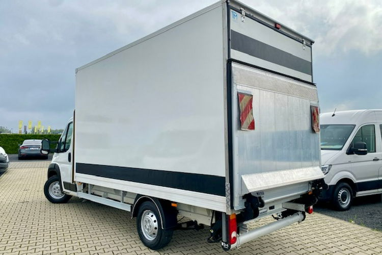 Peugeot Boxer SALON PL / Kontener + Winda / 8 EP / 108 tys.km / KLIMATRONIC / 163KM zdjęcie 4