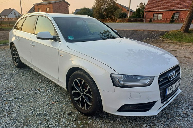 Audi A4 S-Line 2.0 TDI Automat 177KM Navi Klimatronic zdjęcie 4