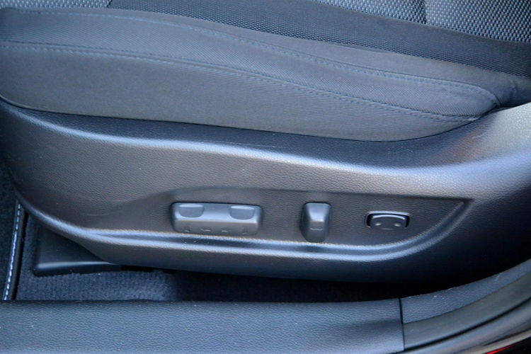 Hyundai i40 1.6(135KM) 12.2013r Xenon Navi Kamera Klimatronic 2xParktr Keyless go zdjęcie 22