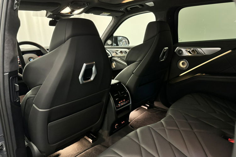 BMW XM Grzane i Wentylowane Fotele z Masażem Bowers Zawieszenie M Iconic Glow zdjęcie 28