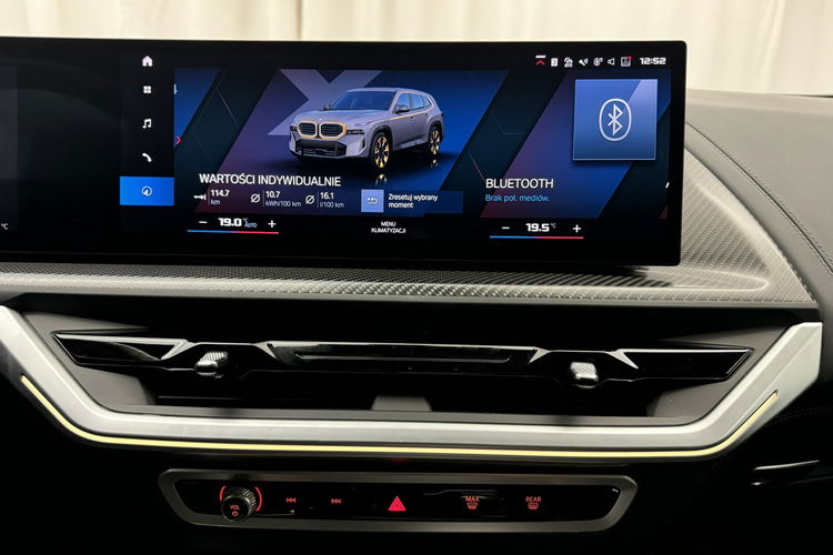 BMW XM Grzane i Wentylowane Fotele z Masażem Bowers Zawieszenie M Iconic Glow zdjęcie 32