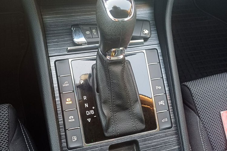 Skoda Superb Hybryda Plug In 218KM Bezwypadkowy zdjęcie 10