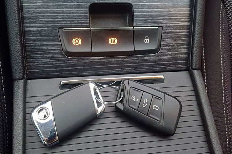 Skoda Superb Hybryda Plug In 218KM Bezwypadkowy zdjęcie 13