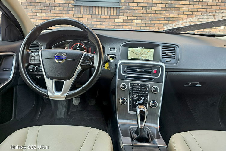 Volvo V60 2.0 Diesel148 Tys.Km Kremowe Skóry Momentum zdjęcie 9
