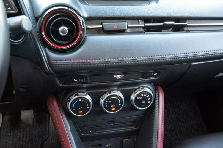 Mazda CX-3 104tys.km Skóry Exlusive Navi Kamera Radar ACC Xenon Ledy Bose zdjęcie 27