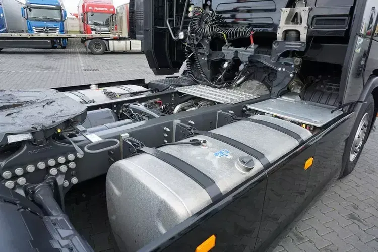 Scania S 560 / SUPER / ACC / E 6 / RETARDER / BAKI 1230 L zdjęcie 33