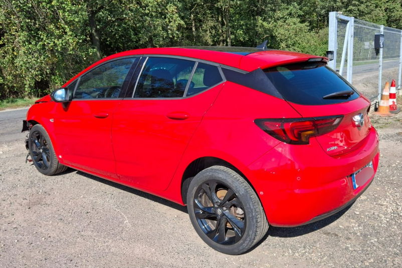 samochód osobowy Opel zdjęcie 1