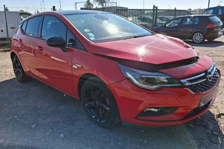 Opel Astra 1.6 CDTI Black Edition zdjęcie 10