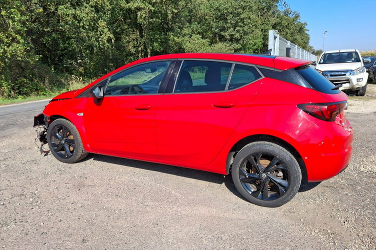 Opel Astra 1.6 CDTI Black Edition zdjęcie 11