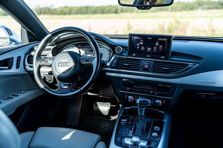 Audi S7 4.0L V8 / 520KM / Bogate wyposażenie / Regularne przeglądy zdjęcie 37