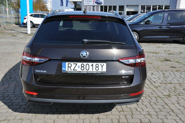 Skoda Superb 2.0TDI 4x4 DSG 190KM El.Klapa Podgrz.Szyba Serwis SalonPL AppConnect zdjęcie 4