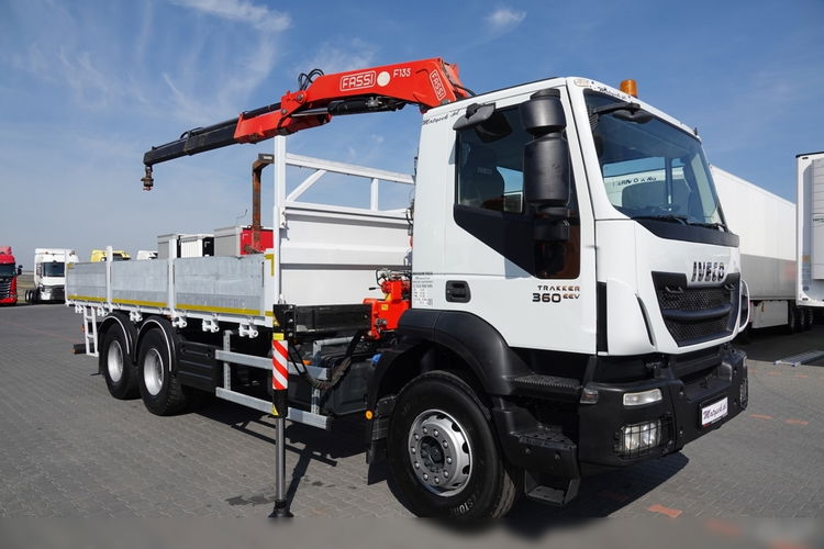 Iveco TRAKKER 360 / 6x4 / SKRZYNIOWY- 6, 5 M + HDS FASSI F 135 / HDS ZA KABINĄ / STEROWANIE RADIOWE  / EURO 5 EEV  zdjęcie 7