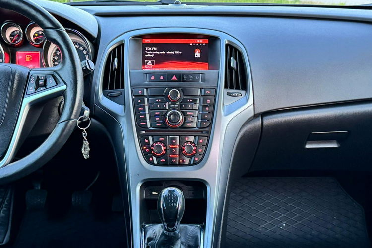 Opel Astra Benzyna LIFT Xenon zdjęcie 22
