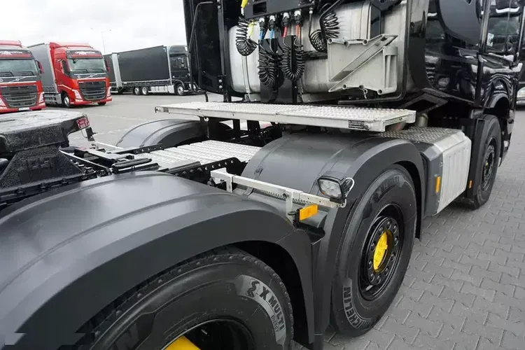 Mercedes ACTROS / 4463 / V 8 / MP 5 / 8 X 4 / RETARDER zdjęcie 14