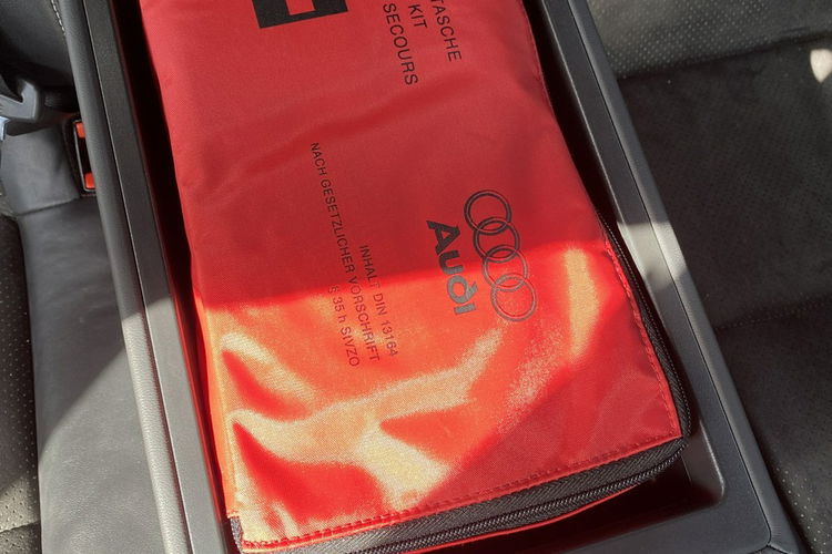 Audi A6 Zadbane rodzinne - bezwypadkowe z oryginalnym przebiegiem. zdjęcie 14