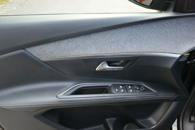 Peugeot 3008 1.2PureTech 130KM Automat 2019r. Skóra alu19 Virtual Kamera TEMPOMAT zdjęcie 24