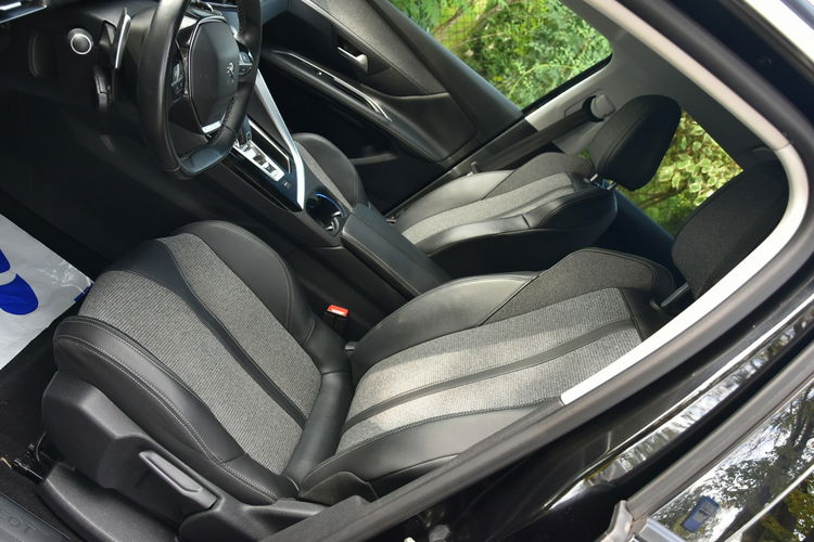 Peugeot 3008 1.2PureTech 130KM Automat 2019r. Skóra alu19 Virtual Kamera TEMPOMAT zdjęcie 27