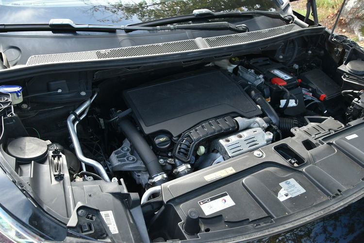Peugeot 3008 1.2PureTech 130KM Automat 2019r. Skóra alu19 Virtual Kamera TEMPOMAT zdjęcie 33