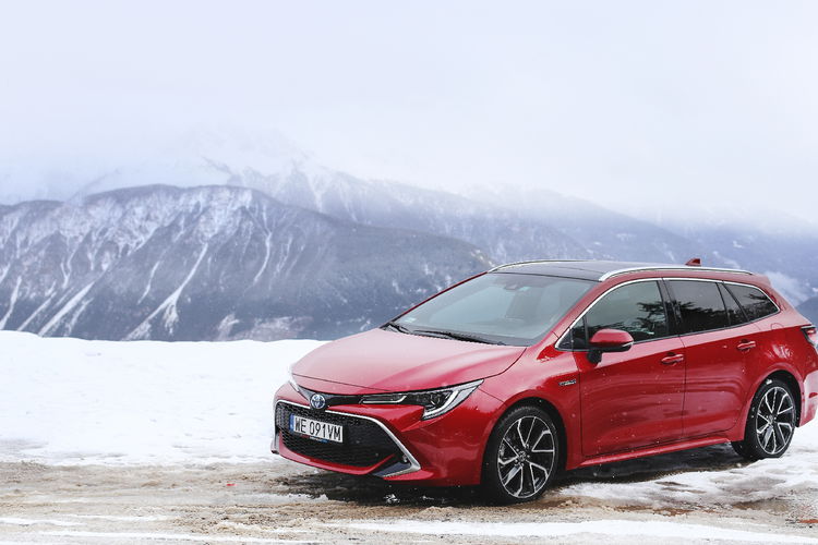 TOYOTA Corolla 2.0 Hybrid Comfort zdjęcie 1