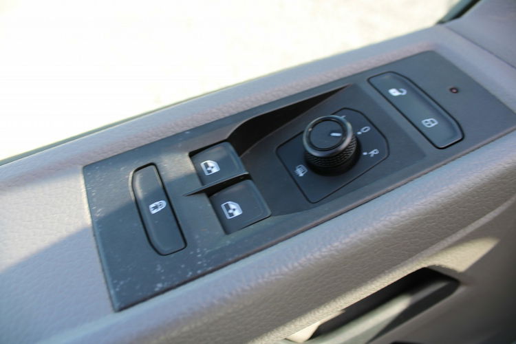 Volkswagen Transporter 9 miejscowy F-VAT Salon Polska LONG Gwarancja zdjęcie 13