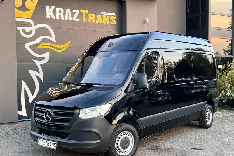 samochód dostawczy Mercedes zdjęcie 1