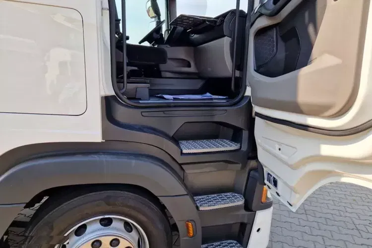 Mega, LED, Klimatyzacja / Dealer Scania Warszawa zdjęcie 9