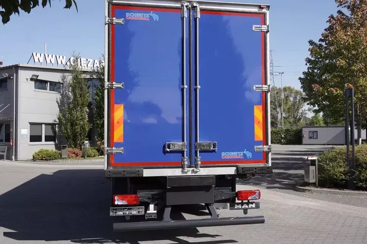 MAN TGX 26.500 E6 XXL / Schmitz 19 palet / Thermoking / oś skrętna zdjęcie 4