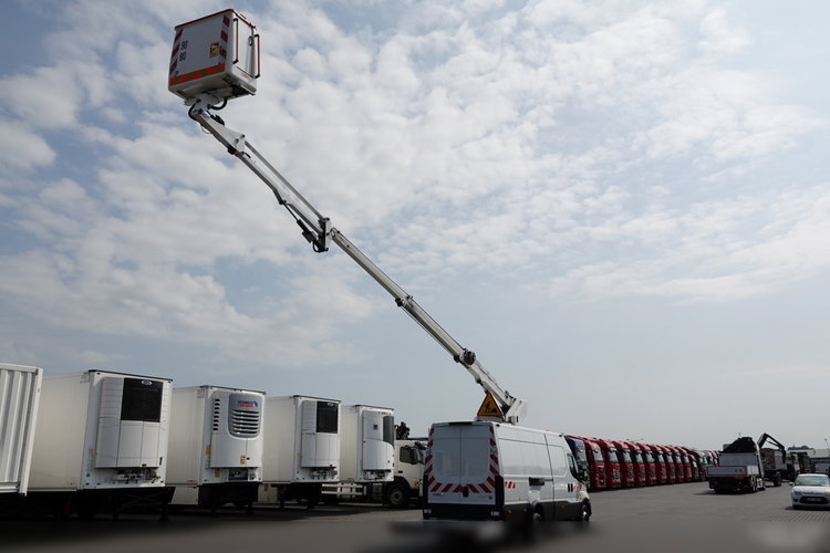 Iveco DAILY 70C18H V / PODNOŚNIK KOSZOWY - 17 METRÓW / ZWYŻKA 172TPF / 2019 ROK / BUS BLASZAK + ZWYŻKA zdjęcie 53