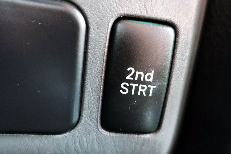 Toyota Land Cruiser 8-Osobowy AUTOMAT+PNEUMATYKA Szyberdach+Skóra I-wł Kraj Bezwypadkowy 4x2 zdjęcie 26