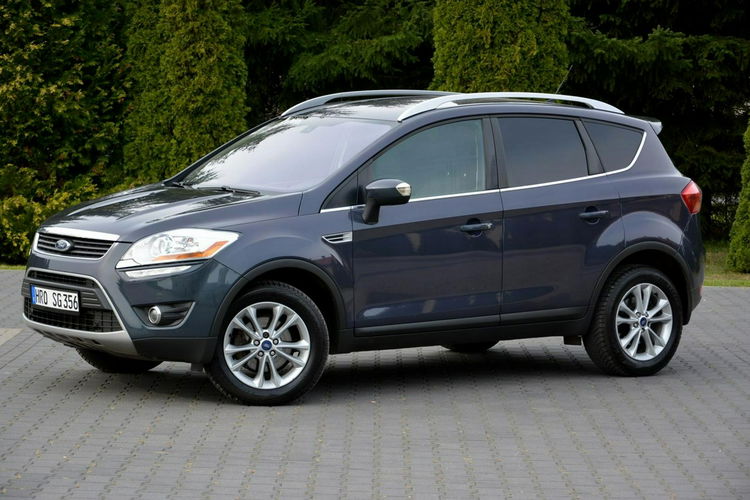 Ford Kuga Titanium Skóry Bi-Xenon Ledy 4x4 Duża Navi Kamera 2xParktr. ALU17 zdjęcie 3