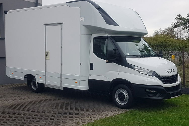 Iveco Daily KONTENER NISKOPODŁOGOWY 4.43x2.23x2.42 SKLEP FOODTRUCK KAMPER KLIMA zdjęcie 2