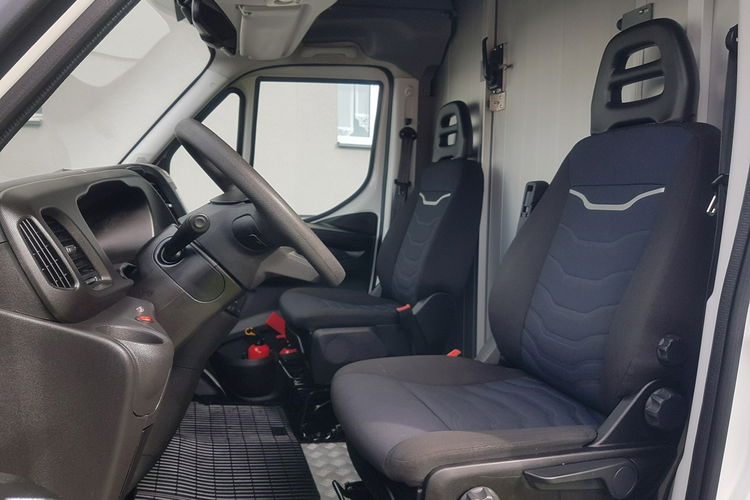 Iveco Daily KONTENER NISKOPODŁOGOWY 4.43x2.23x2.42 SKLEP FOODTRUCK KAMPER KLIMA zdjęcie 7