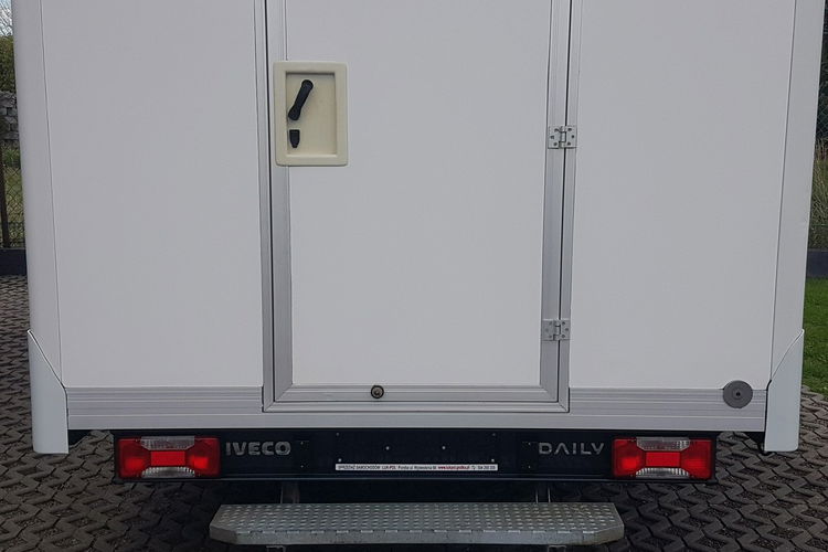 Iveco Daily KONTENER NISKOPODŁOGOWY 4.43x2.23x2.42 SKLEP FOODTRUCK KAMPER KLIMA zdjęcie 27