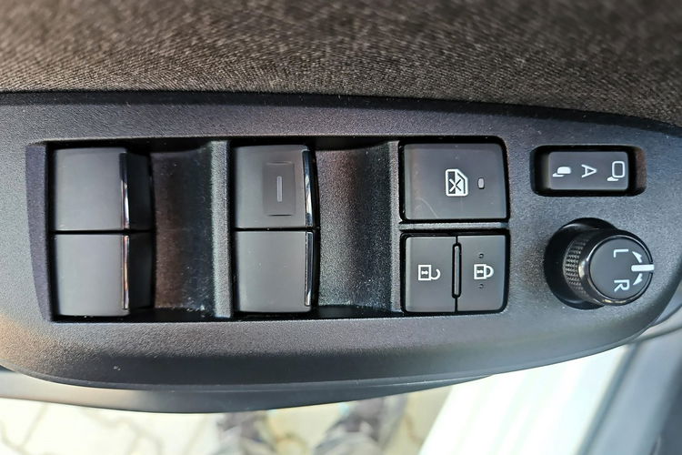 Toyota Yaris 1.5 HSD 116KM SELECTION STYLE, salon Polska, gwarancja, FV23% zdjęcie 17