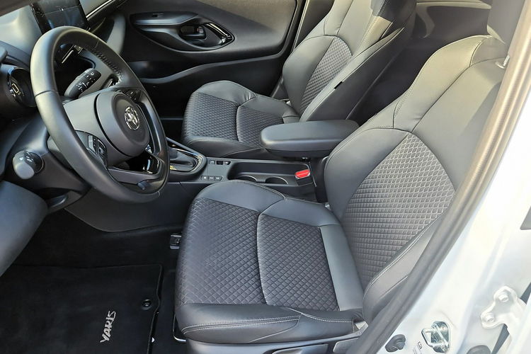 Toyota Yaris 1.5 HSD 116KM SELECTION STYLE, salon Polska, gwarancja, FV23% zdjęcie 24