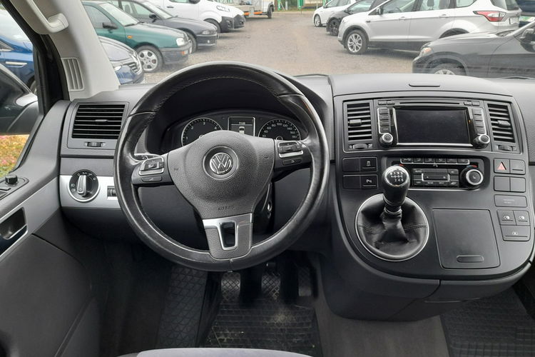 Volkswagen Multivan Highline bardzo ładny zarejestrowany i ubezpieczony. zdjęcie 13