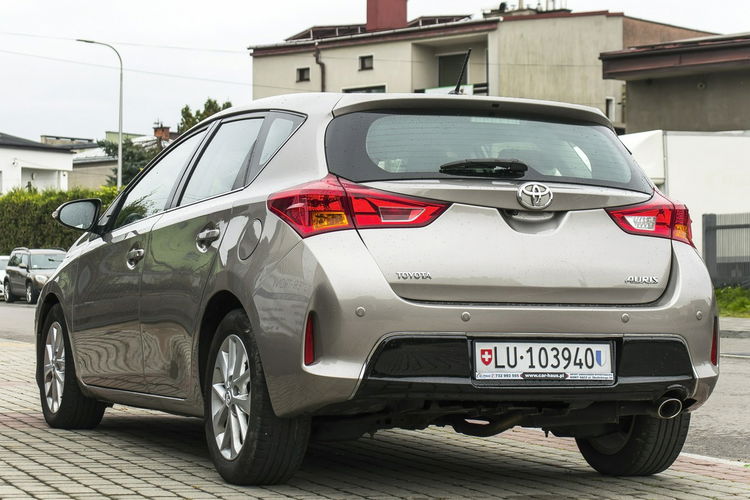 Toyota Auris 2.0_Diesel_124 KM_182 tyś km zdjęcie 9