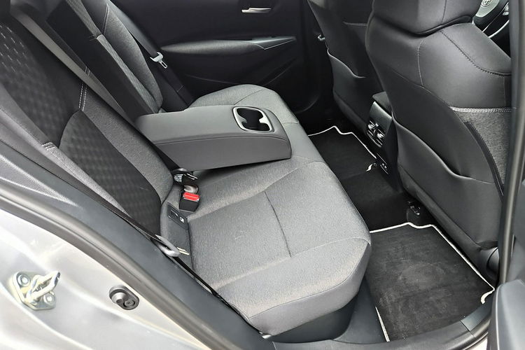 Toyota Corolla 1.8 HSD 140KM COMFORT TECH, salon Polska zdjęcie 13