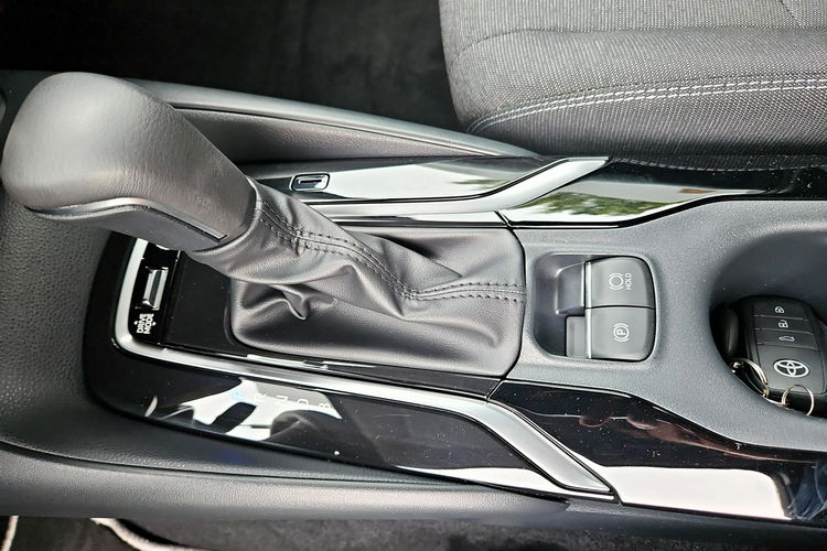 Toyota Corolla 1.8 HSD 140KM COMFORT TECH, salon Polska zdjęcie 17